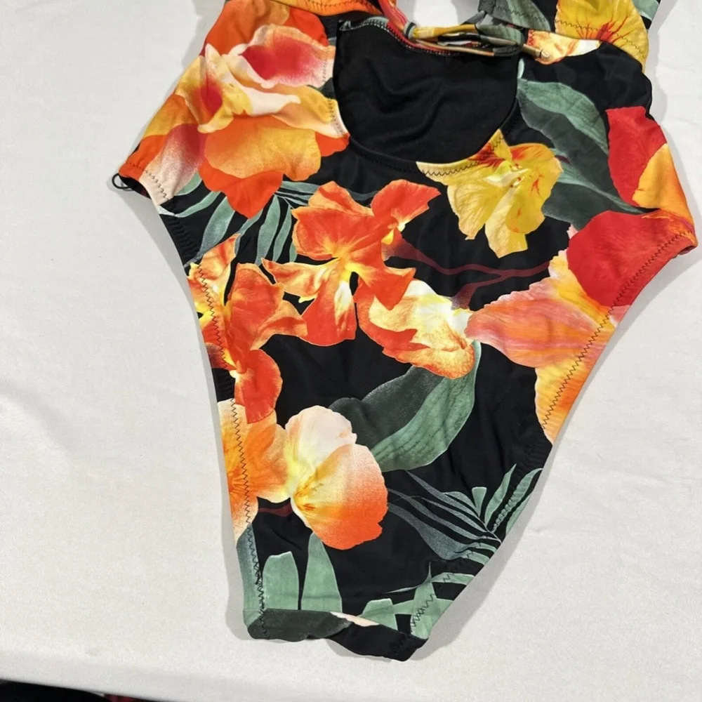 NEW $36 Shade & Shore [ Large ] Front Key hole One Piece Swimsuit Floral‎